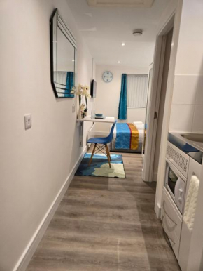 Cosy Self-Contained Studio in Salford Manchester - Newly Renovated